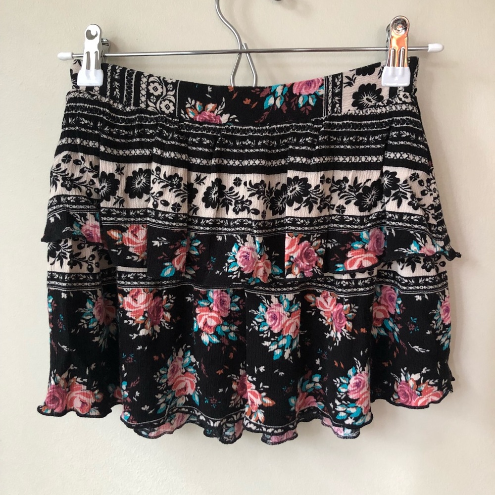 Timing • S • Y2K Layered Ruffle Floral Print Mini Skirt